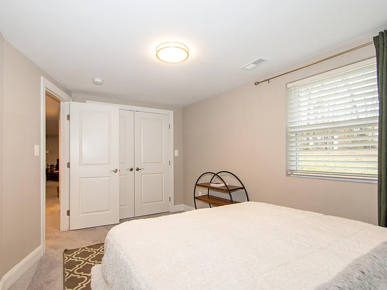 11 Arthur Dr W — Photo 25