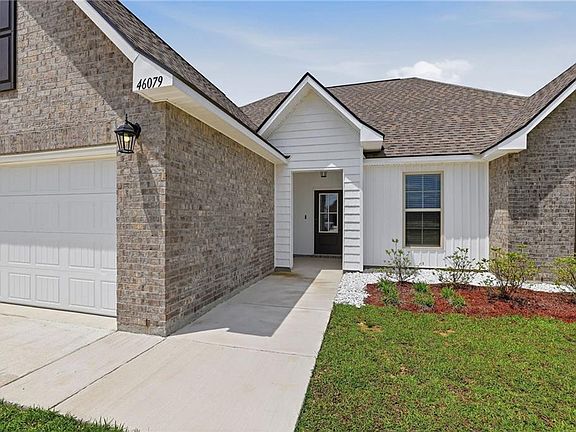 3rd image of 46079 Dover Dr
