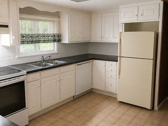 3rd image of 311 Main St