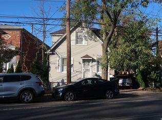 16256 Pidgeon Meadow Rd, Flushing, NY 11358