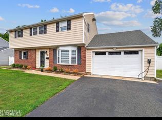 31 Peach Tree Rd, Oakhurst, NJ 07755