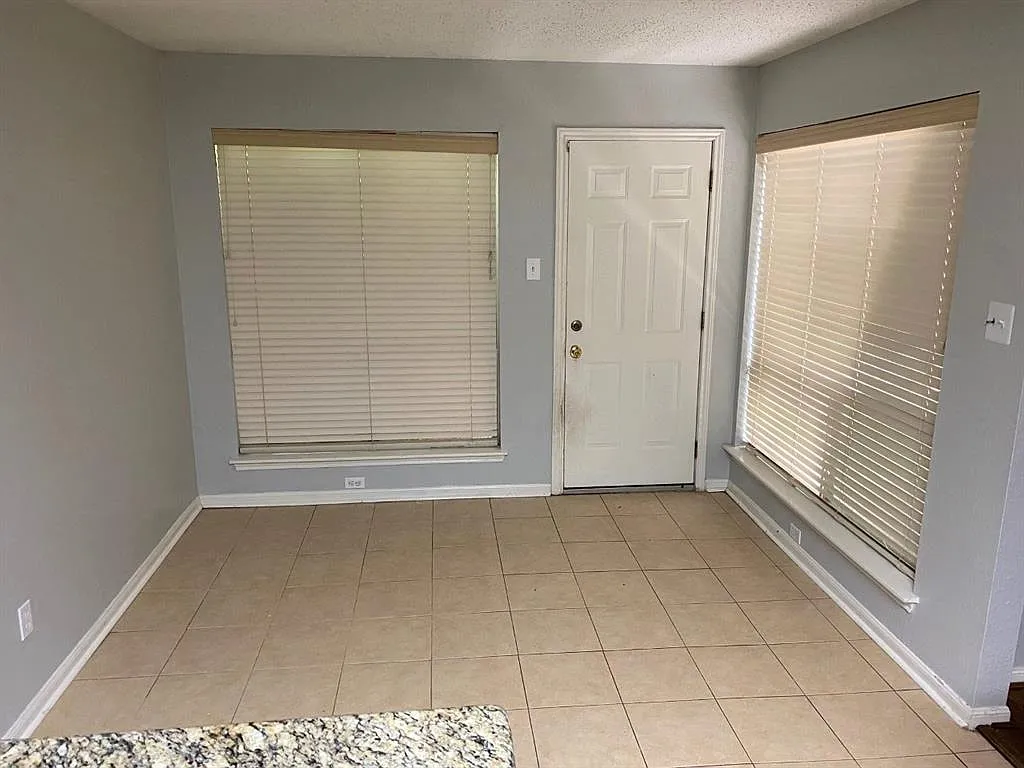 3 bed, 2.0 bath, 1459 sqft, $2,199 — Photo 4