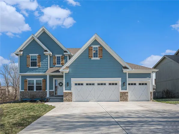 1701 Clear Creek Dr, Kearney, MO 64060