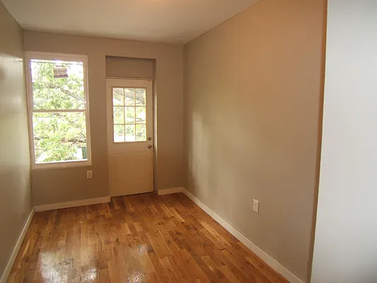 Rented by Joel Weisz, LREB | media 16