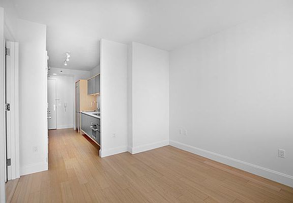 5th image of 10 City Poin APT 29D