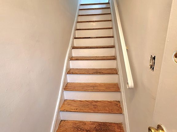 3rd image of 64-70 Cloverdale Blvd #2