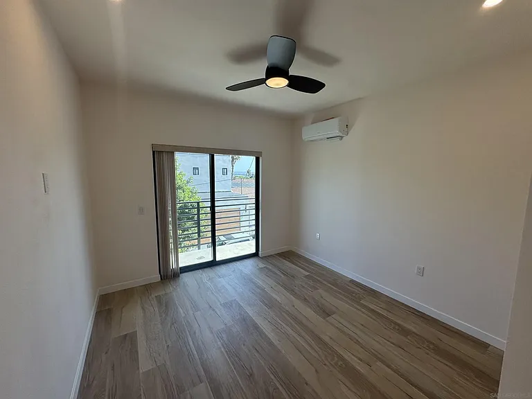 2527 Beryl St — Photo 32