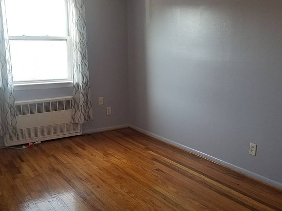 2nd image of 742 E 58th St #2