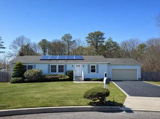 4 Mews Court, Holtsville, NY 11742