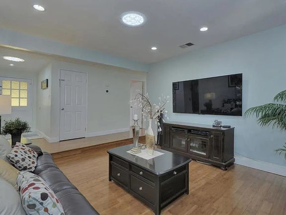 3rd image of 34270 Whitehead Ln