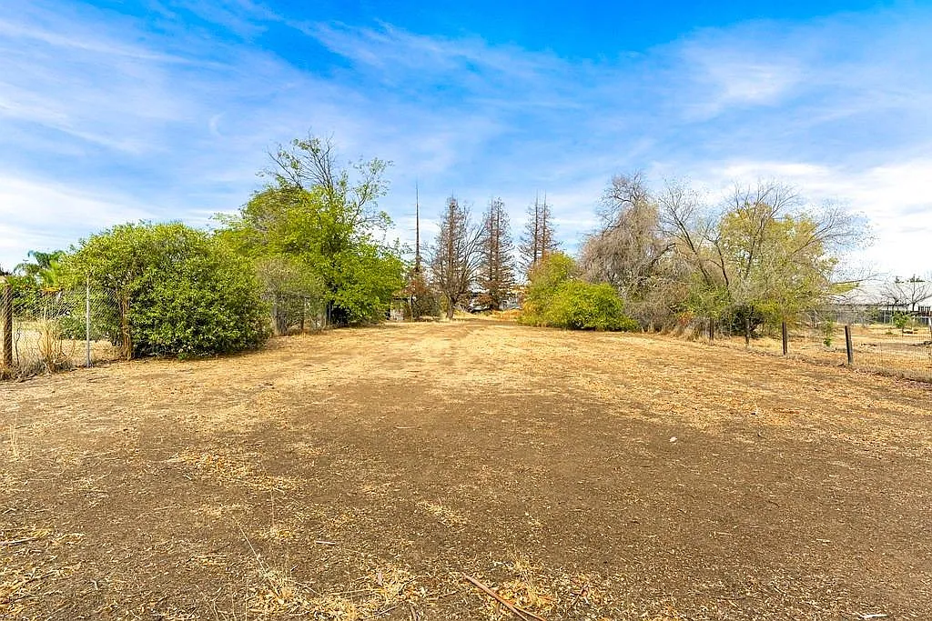 1742 Helena Ave photo 1