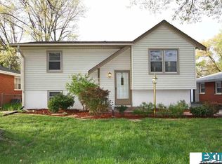 5417 Spruce St, Lincoln, NE 68516
