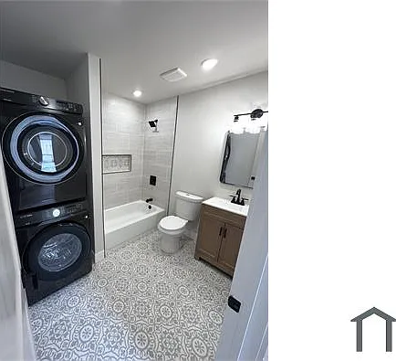 121 W Sharpnack St #3