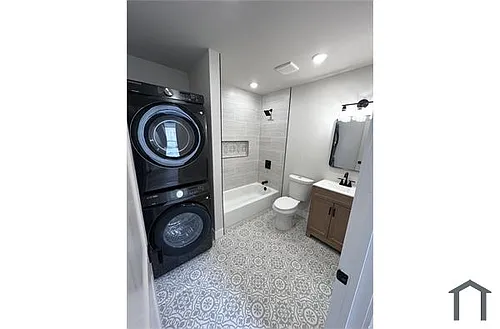 121 W Sharpnack St Photo 1