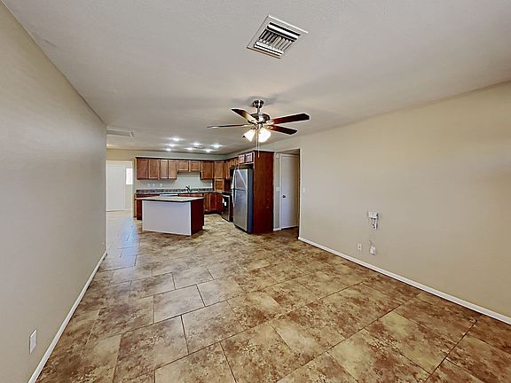 4th image of 935 N Allen Cir