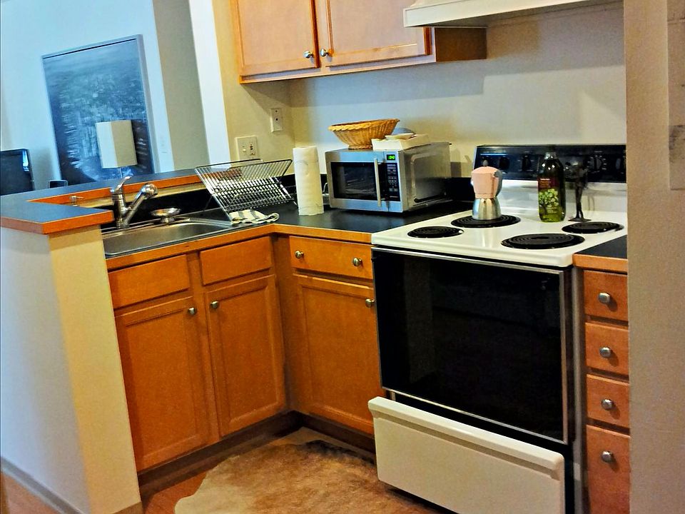 2nd image of 1609 S Weller St APT C