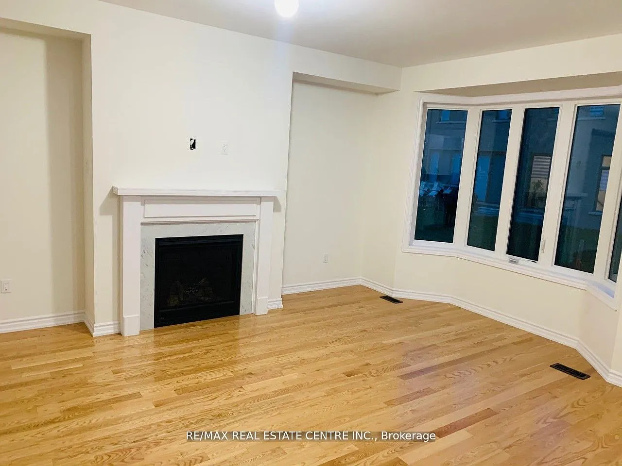 6 bed, $3,599 — Photo 4