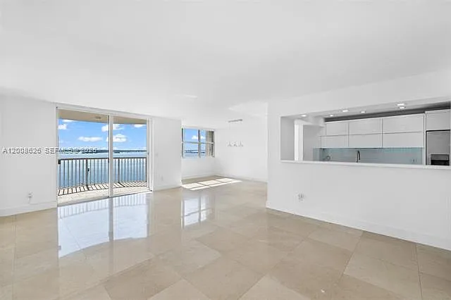 Building Photo - 1420 Brickell Bay Dr #1001A