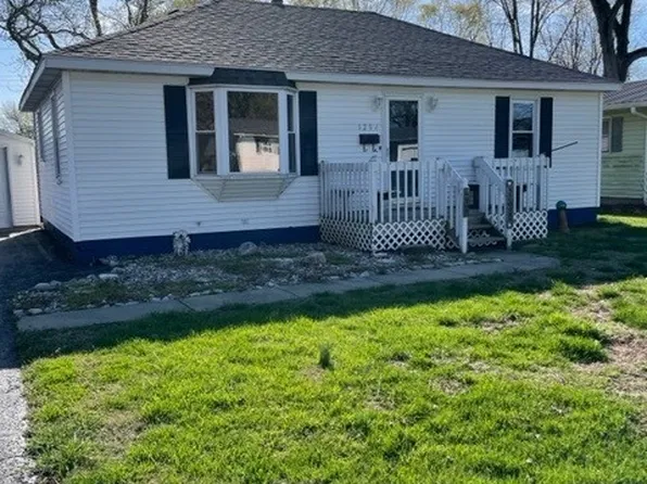 1204 S Willow Dr, Robinson, IL 62454