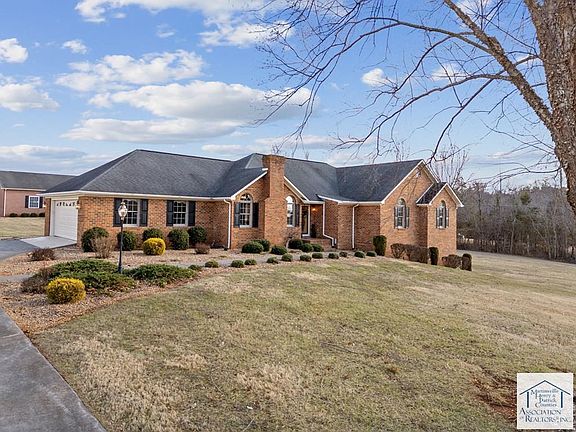 3rd image of 595 Saint Johns Cir