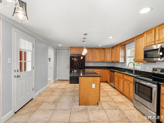 3rd image of 43 East Village Road