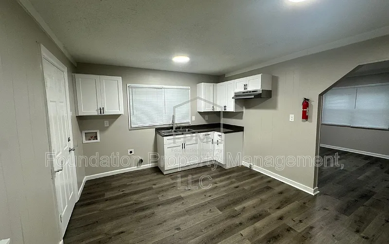 2 bed, 1.0 bath, $950 — Photo 3
