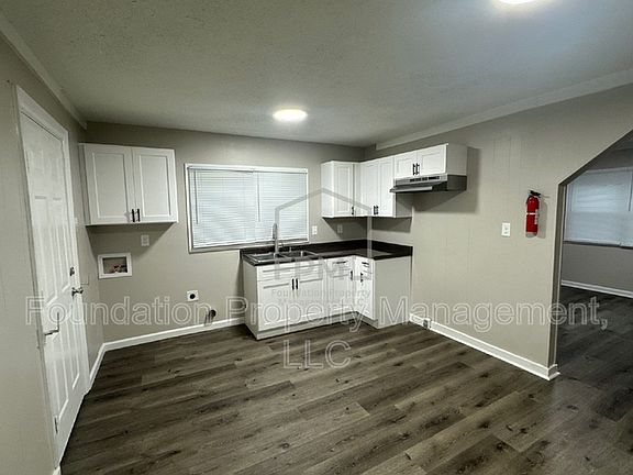 3rd image of 1711 S Sutton Dr