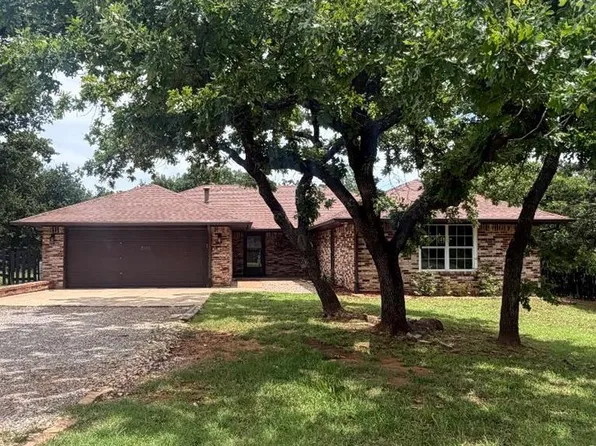 8416 Huckleberry Rd, Edmond, OK 73034