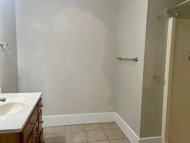 3 bed, 1602 sqft, $2,100 — Photo 2