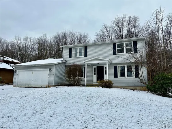 7952 Caraway Dr, Liverpool, NY 13090