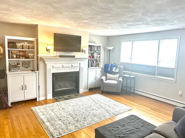 28 Evergreen Ave, Waltham, MA 02453