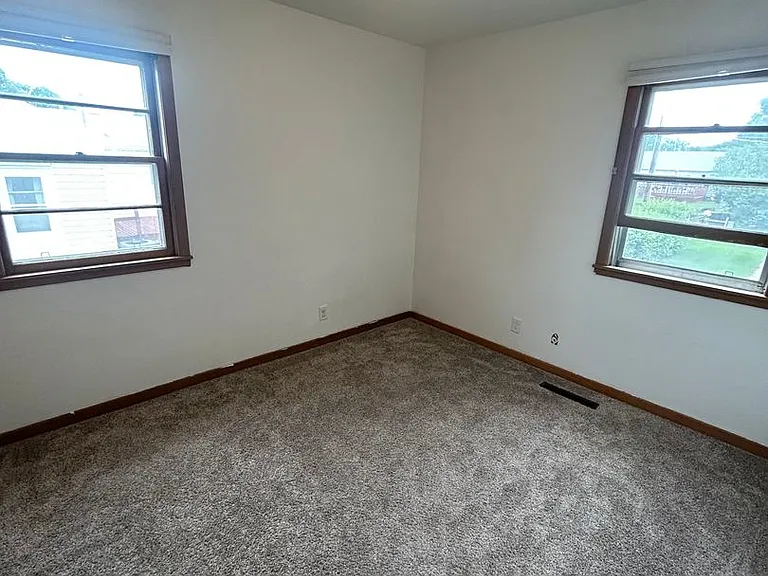 1729 S 4th St — Photo 10