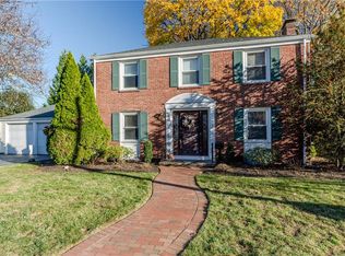 7 Mayfair Dr, Rumford, RI 02916