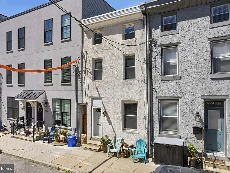 4834 Ogle St — Photo 2