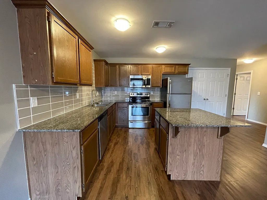 3002 SW Deerfield Blvd - 1 — Photo 3