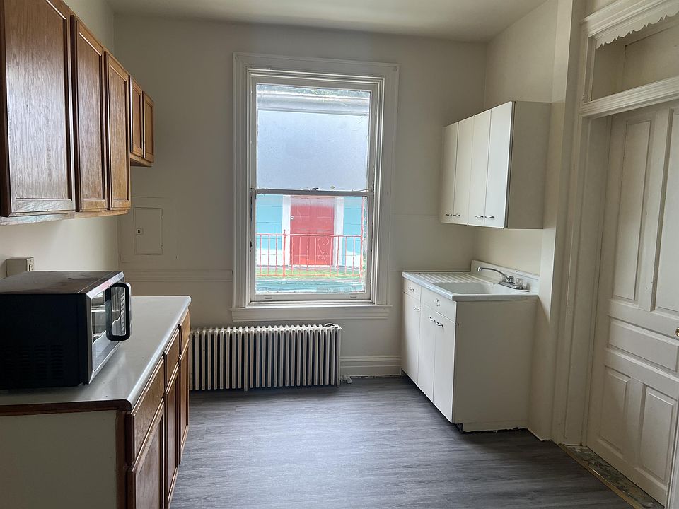1st image of 49 S Queen St APT 2