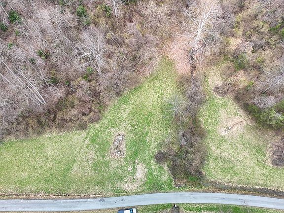 4th image of 4044 Falls Run Rd