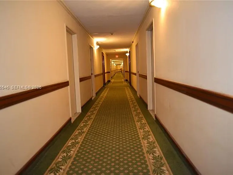 5555 Collins Avenue Cu #8K — Photo 4