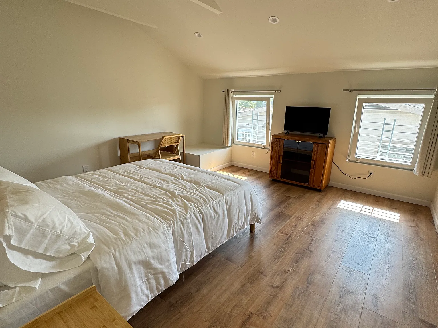 2362 W Las Flores Dr — Photo 3