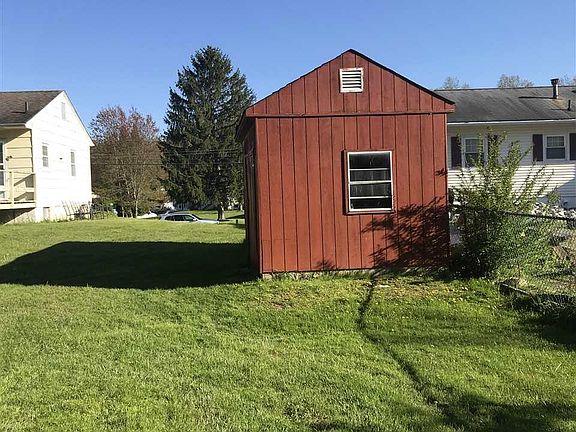 5th image of 9 Buckingham Dr