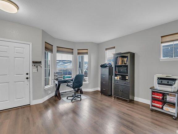 5th image of 1376 Hastings Ln
