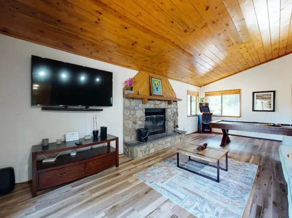 664 Ivy Ln, Lake Arrowhead, CA 92352