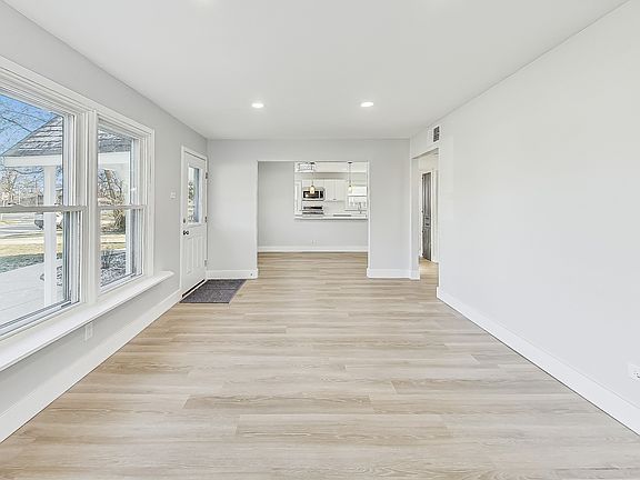 5th image of 1845 Pratt Ave