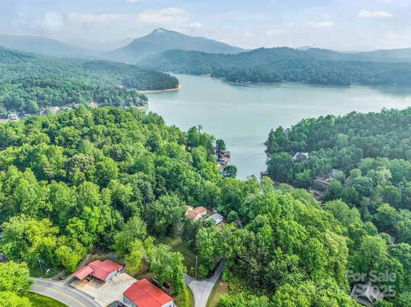 125 Snug Harbor Cir, Lake Lure, NC 28746