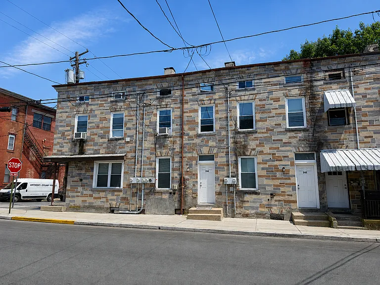 242 Union St — Photo 17