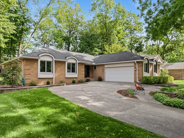 21854 Siegal Dr, Novi, MI 48375
