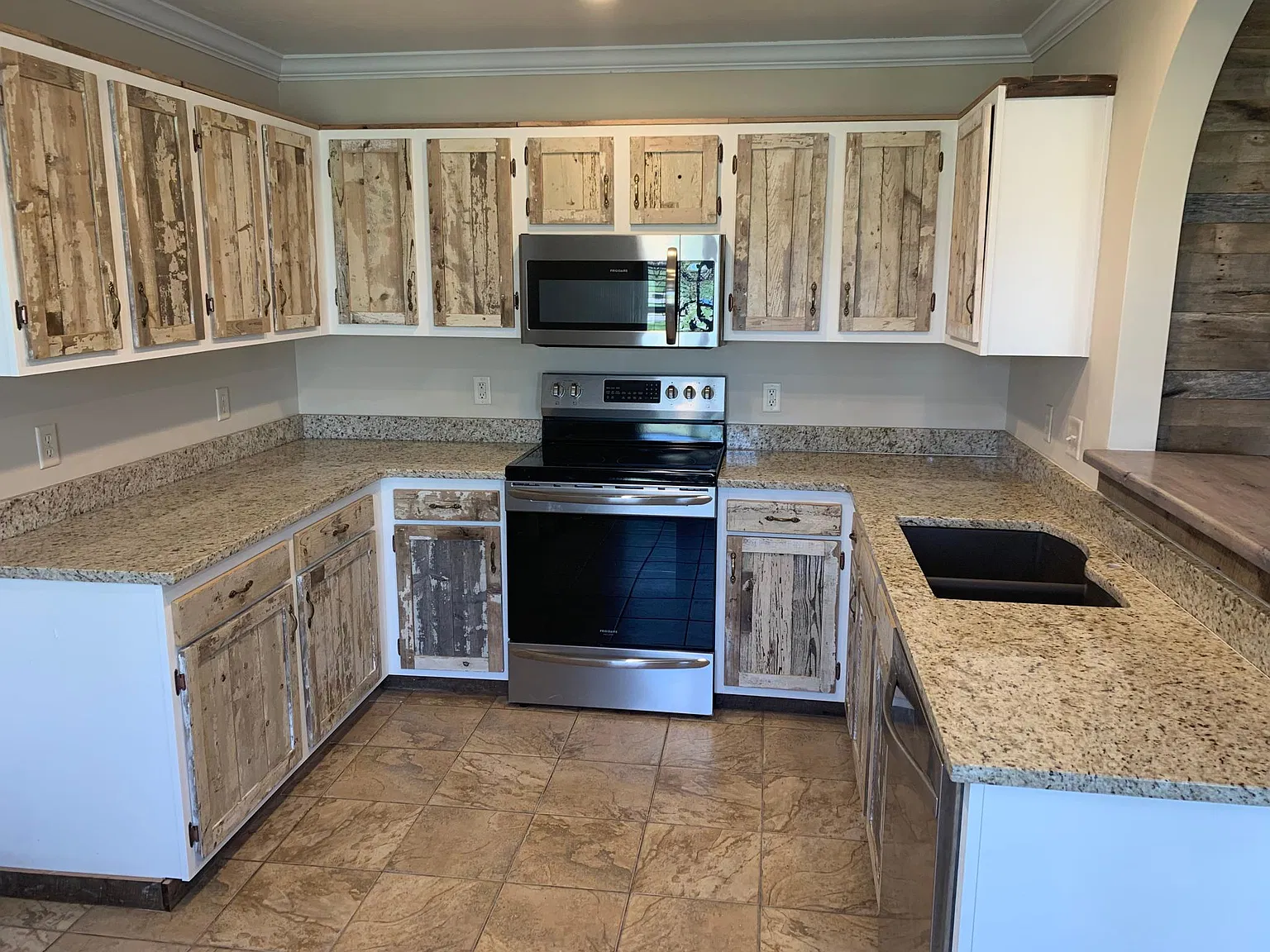 3 bed, 1438 sqft, $1,700 — Photo 3