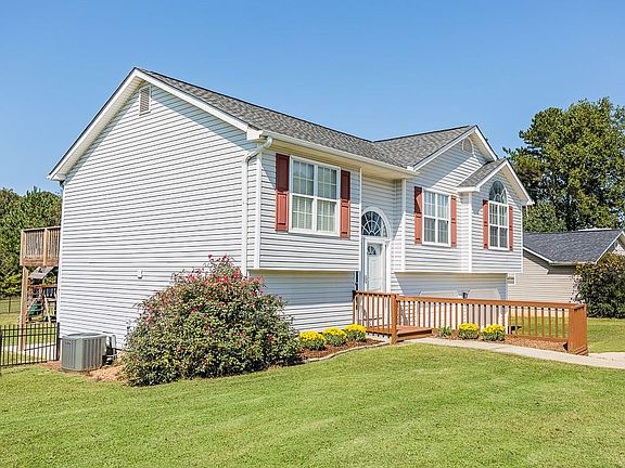 3rd image of 6061 Daffodil Dr
