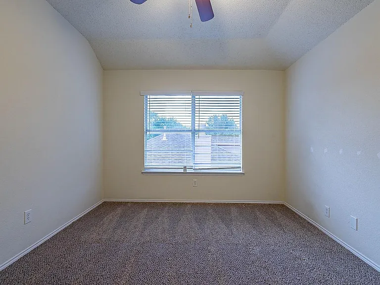 1408 Belaire Dr — Photo 12