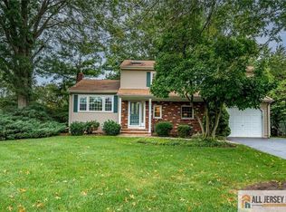 23 Oakey Dr, Kendall Park, NJ 08824